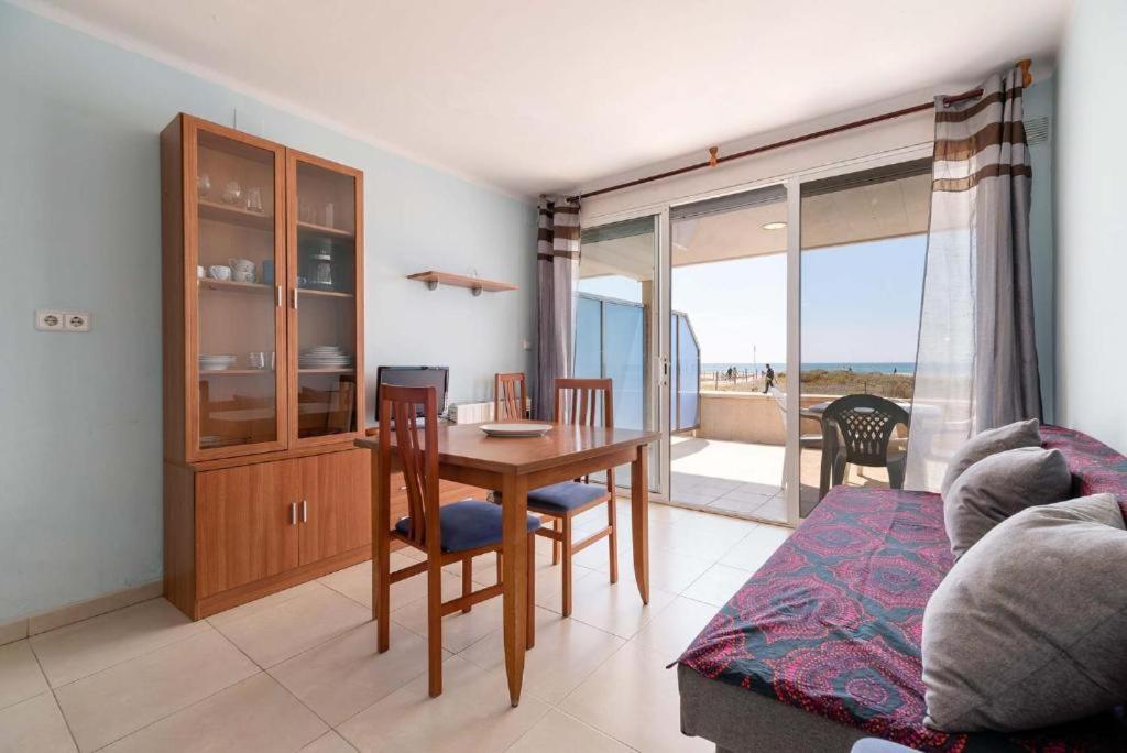 كاستيلديفيلس Apartamentos Denis المظهر الخارجي الصورة