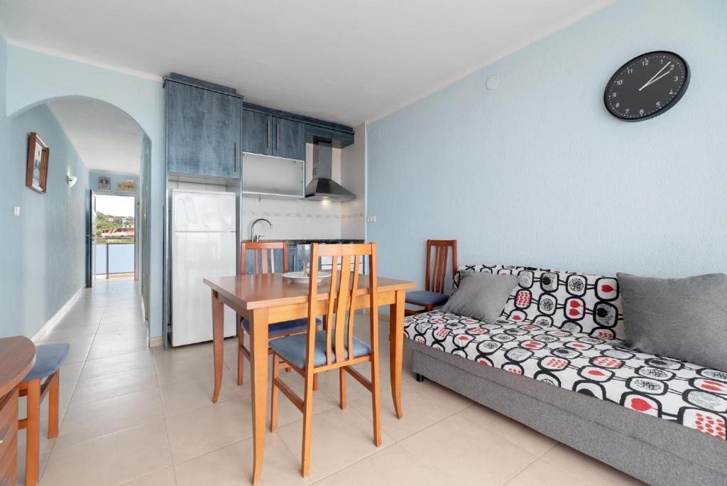 كاستيلديفيلس Apartamentos Denis المظهر الخارجي الصورة